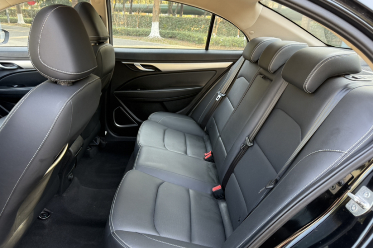 吉利汽车 帝豪 2018款 1.5L CVT向上互联版中控内饰7007