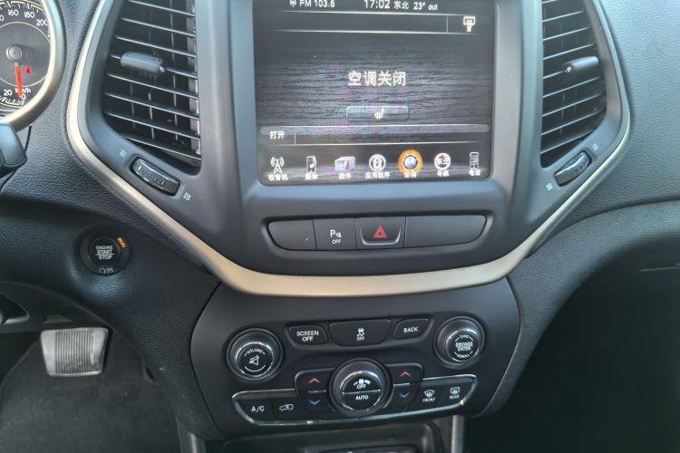 Jeep 自由光 2016款 2.0L 优越版中控内饰7003