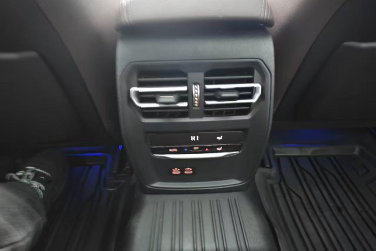 宝马3系 2020款 改款 325i M运动曜夜套装中控内饰7003