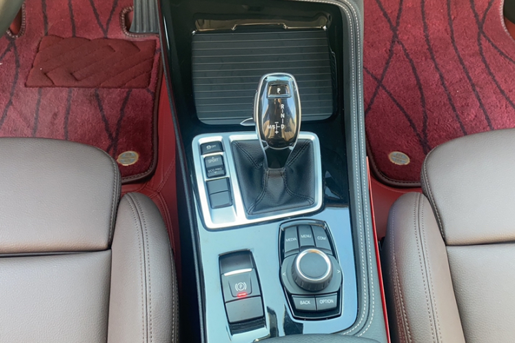 宝马1系 2020款 125i 领先型M运动套装局部细节18