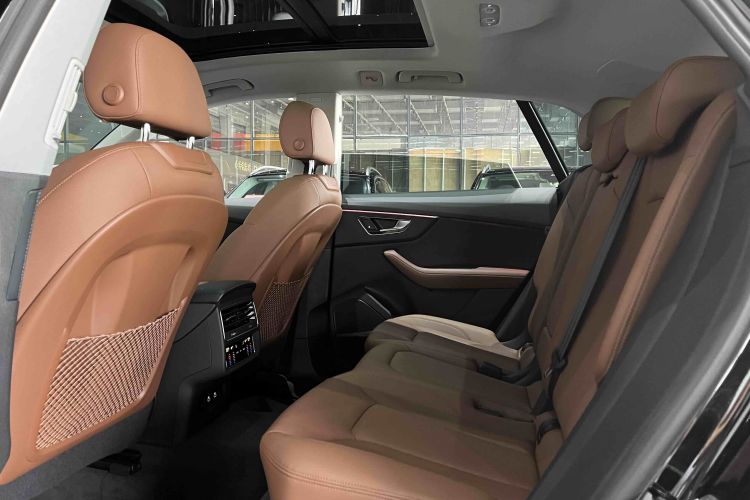 奥迪Q8 2023款 55 TFSI 豪华动感型中控内饰7009