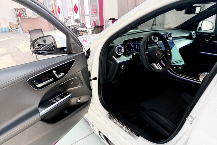 奔驰C级 2022款 改款 C 260 L 运动版局部细节9004