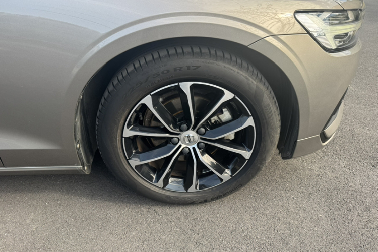 沃尔沃S60 2020款 T4 智逸豪华版车身外观6007