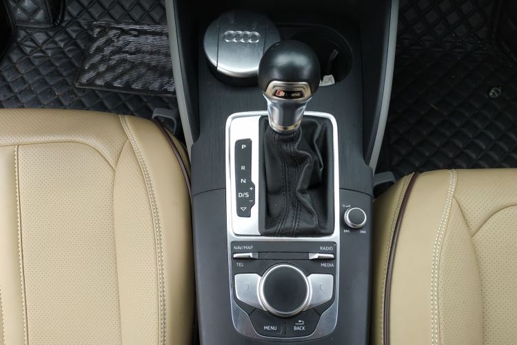 奥迪A3 2018款 30周年年型 Limousine 35 TFSI 进取型局部细节18