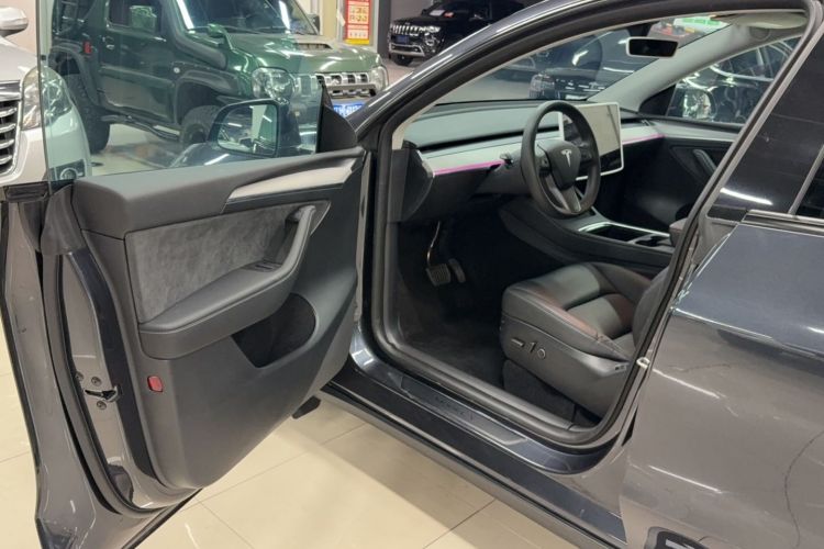 特斯拉 Model Y 2024款 长续航全轮驱动版中控内饰7002