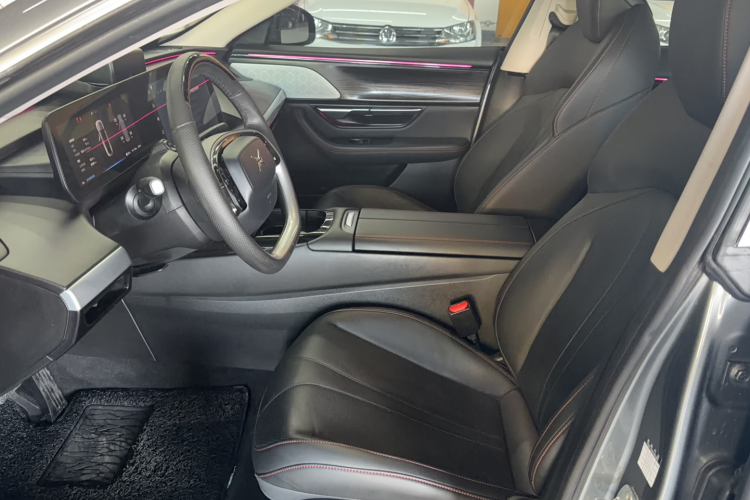 小鹏P7 2020款 670E中控内饰7001