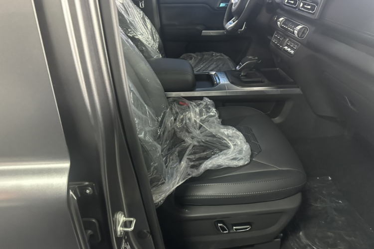 212 T01 2024款 2.0T 机械师中控内饰7004