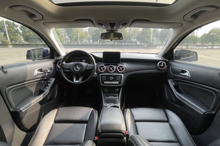 奔驰GLA 2018款 GLA 200 动感型中控内饰7013