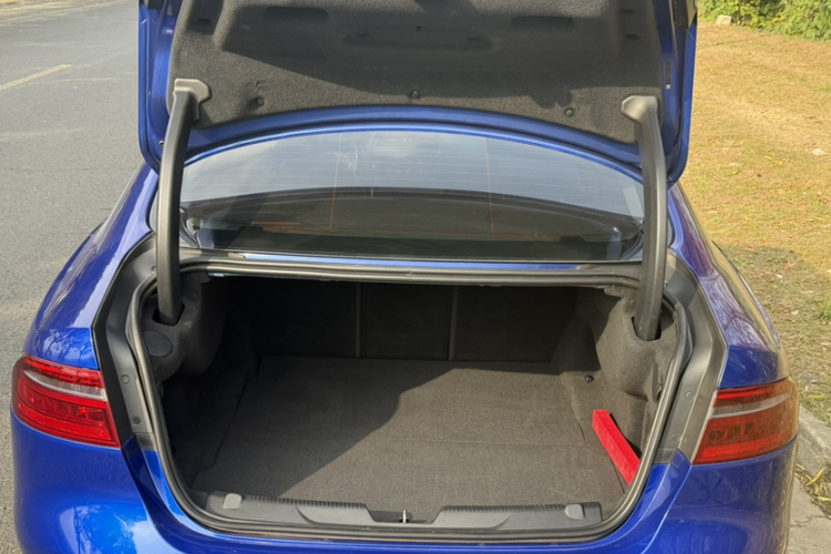 捷豹XEL 2018款 2.0T 200PS 精英版车身外观6007