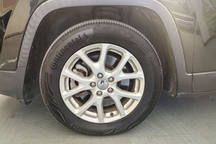 Jeep 自由光 2016款 2.4L 领先版车身外观6004