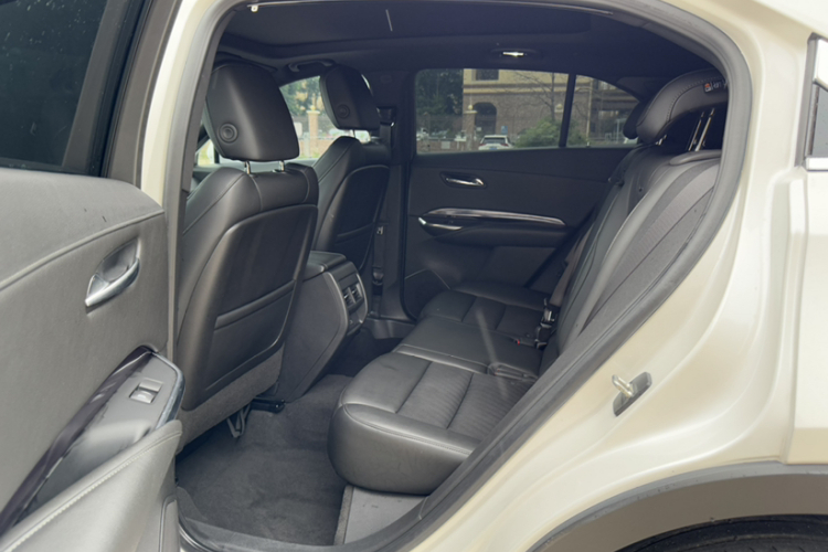 凯迪拉克XT4 2021款 28T 两驱技术型中控内饰7007