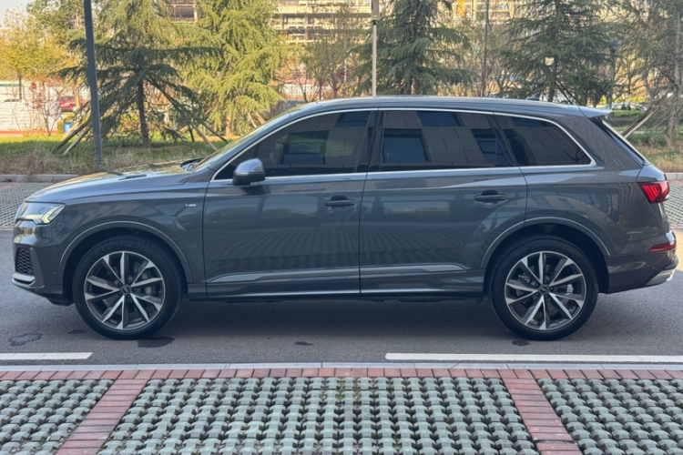 奥迪Q7 2021款 55 TFSI quattro S line运动型车身外观6005