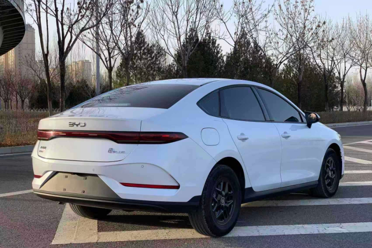 比亚迪 秦PLUS 2025款 DM-i 智驾版 55KM领先型车身外观6005