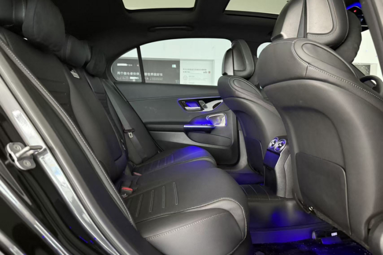 奔驰C级 2025款 C 260 L 皓夜运动版中控内饰7006