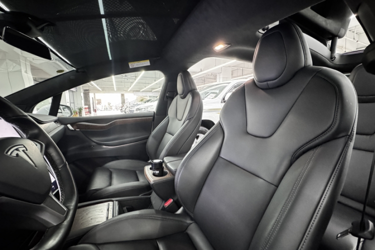 特斯拉 Model X 2019款 长续航版中控内饰7010