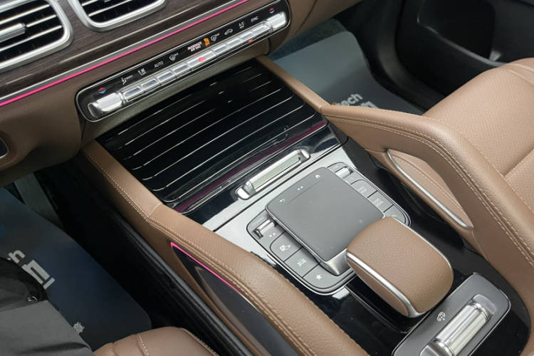 奔驰GLE 2024款 GLE 350 4MATIC 时尚型中控内饰7007