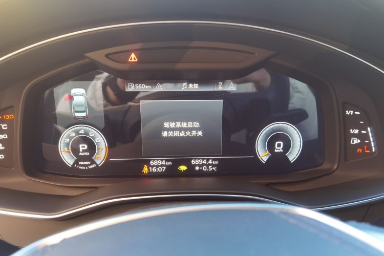 奥迪A6L 2025款 改款 45 TFSI 臻选动感型中控内饰15