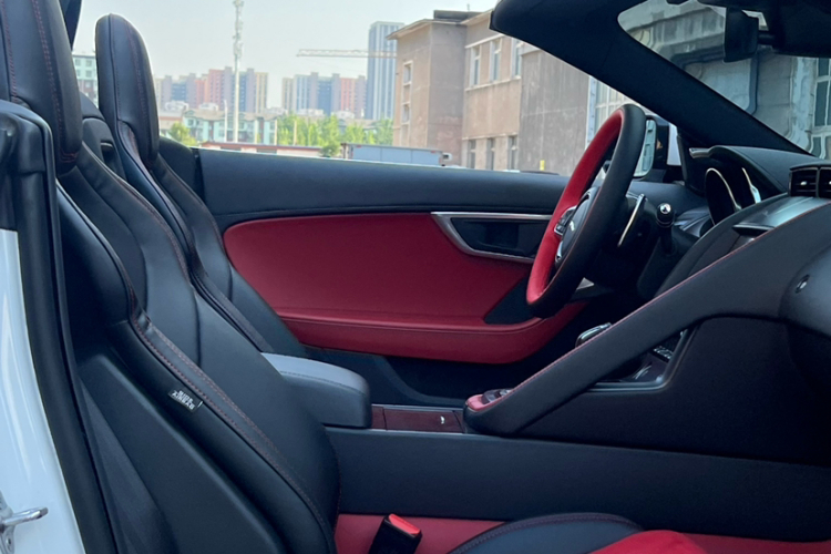 捷豹F-TYPE 2019款 2.0T 敞篷版中控内饰7002