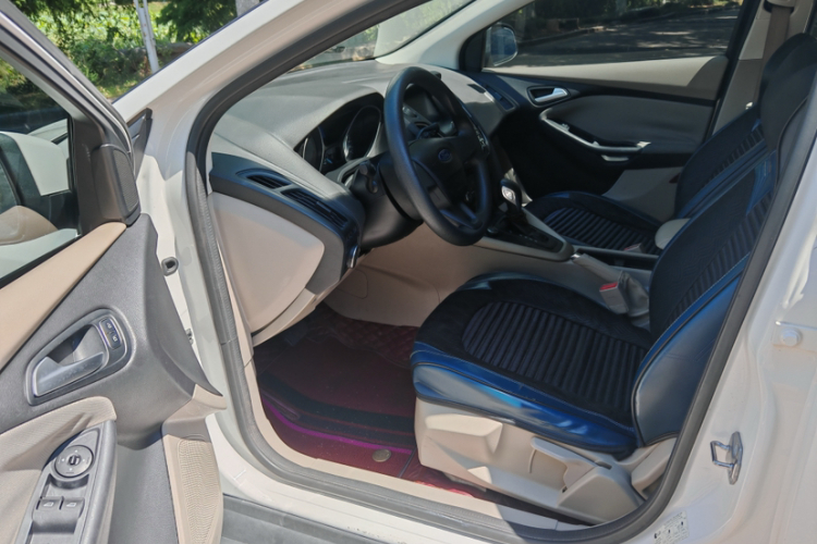福特 福克斯 2018款 三厢经典 1.6L 自动舒适型智行版中控内饰7003