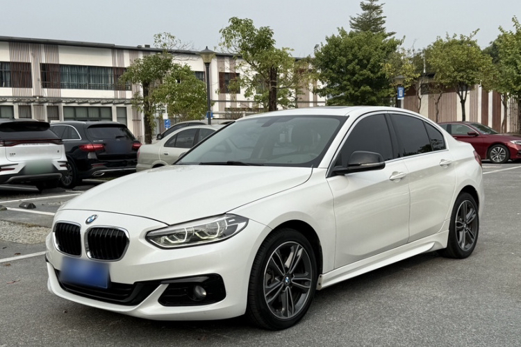 宝马1系 2017款 118i 运动型车身外观1