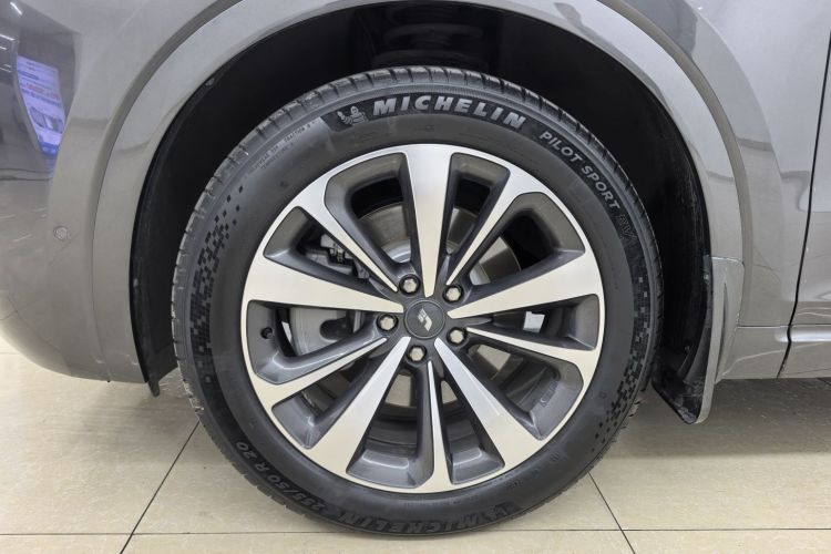 理想汽车 理想ONE 2021款 增程6座版车身外观6006