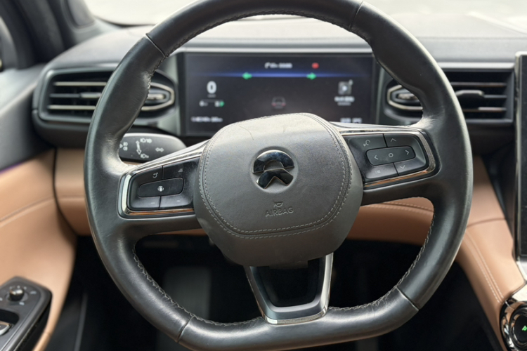 蔚来ES6 2020款 420KM 运动版中控内饰7007