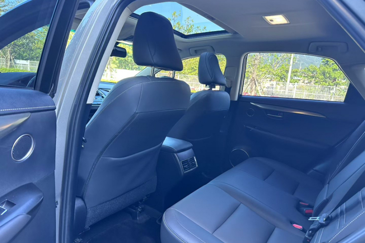 雷克萨斯NX 2018款 300 全驱 锋尚版中控内饰7002