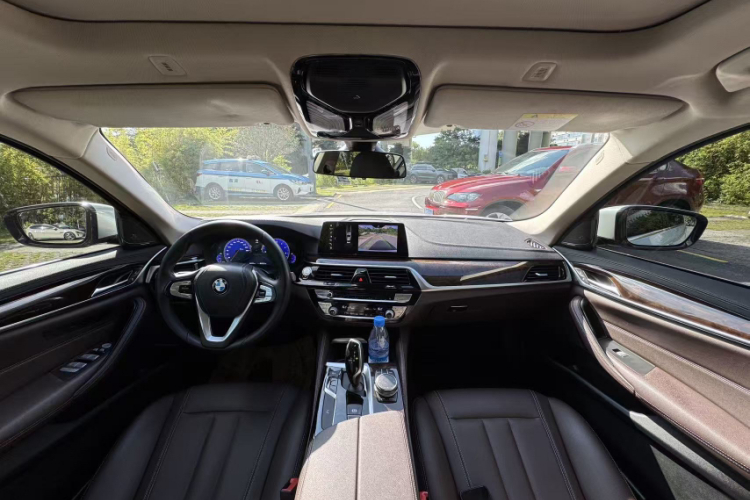 宝马5系 2019款 525Li 豪华套装中控内饰7008