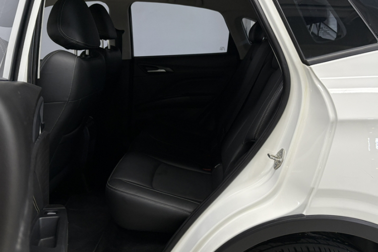 哪吒汽车 哪吒V 2022款 潮 300 Lite 磷酸铁锂中控内饰7009