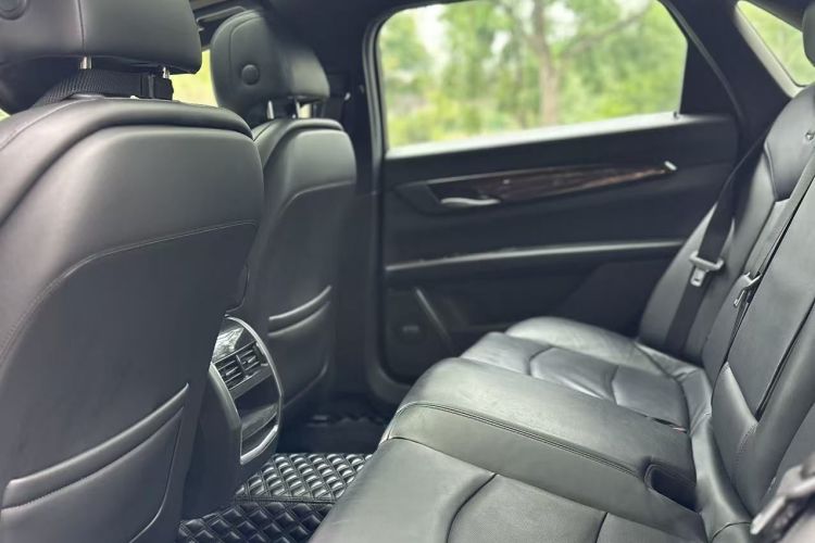 凯迪拉克CT6 2017款 28T 精英型中控内饰7010