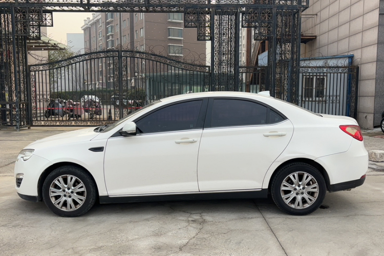 荣威550 2013款 经典版 550 1.8L 自动风尚型车身外观6006