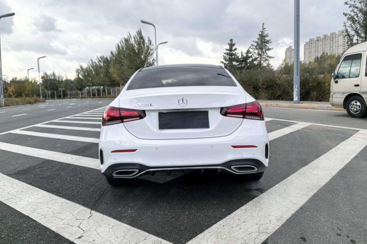 奔驰A级 2022款 改款二 A 200 L 运动轿车时尚型车身外观6004