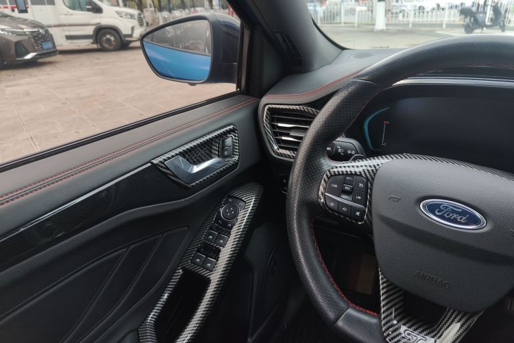 福特 福克斯 2021款 三厢 EcoBoost 180 自动ST Line中控内饰7002