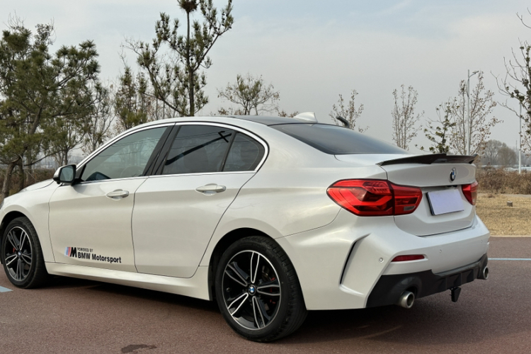 宝马1系 2021款 120i M运动版车身外观6007