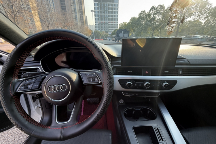 奥迪A4L 2022款 40 TFSI 时尚动感型中控内饰7005