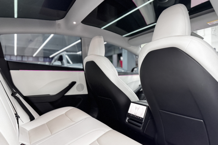 特斯拉 Model 3 2023款 后轮驱动版中控内饰7008