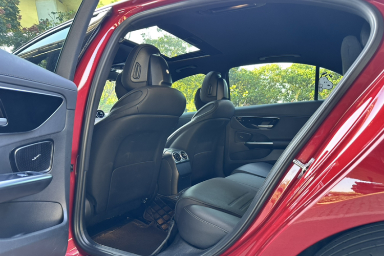 奔驰C级 2023款 改款 C 200 L 运动版中控内饰7003