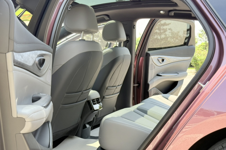 比亚迪 海豹 2024款 荣耀版 DM-i 1.5L 121km 豪华型中控内饰7003