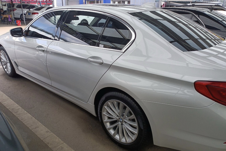 宝马5系 2019款 530Li xDrive 豪华套装车身外观6006