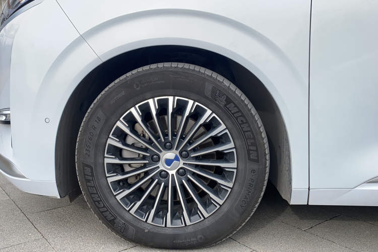 腾势D9 2022款 DM-i 970 四驱旗舰型车身外观6008