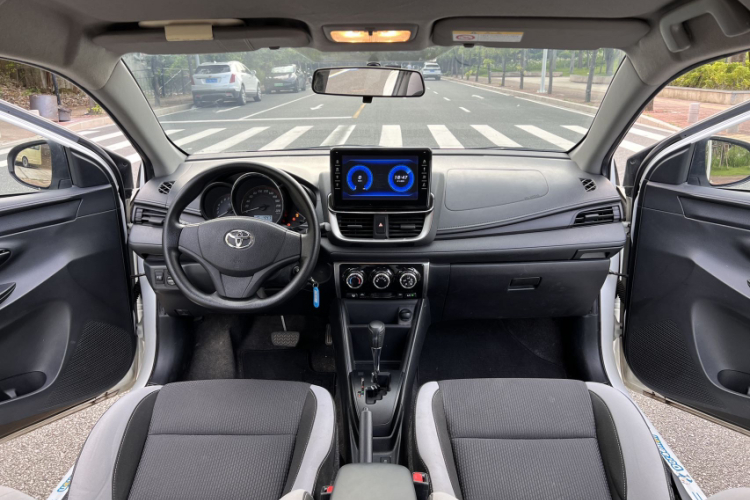 丰田 YARiS L 致炫 2021款 1.5L CVT领先版中控内饰7001