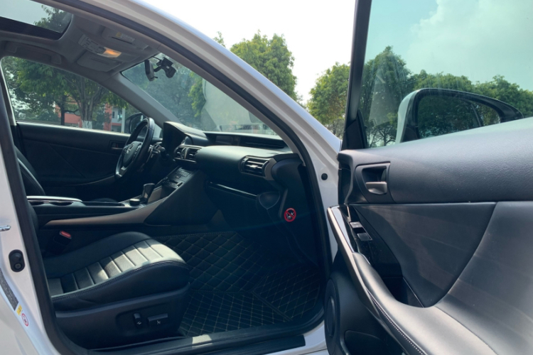 雷克萨斯IS 2017款 300 锋尚版中控内饰7007