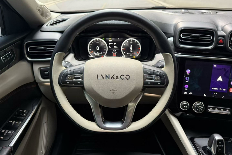 领克02 2019款 1.5T DCT两驱耀Pro版 国VI中控内饰7003