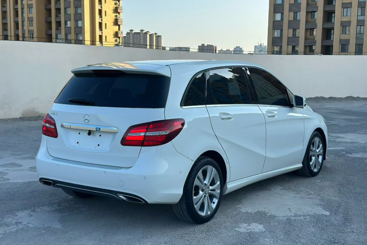 奔驰B级 2015款 B 200 时尚型车身外观6015