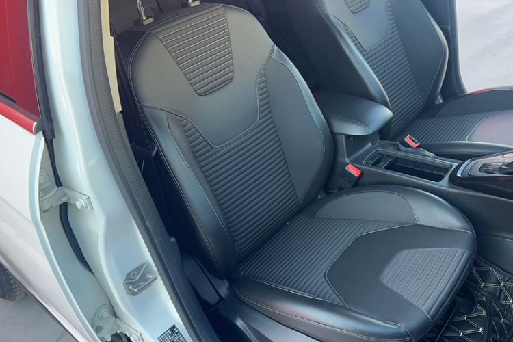 福特 福克斯 2020款 两厢经典 1.5L 自动风尚型局部细节41