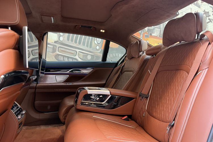 宝马7系 2019款 改款 740Li xDrive 行政型 豪华套装中控内饰7002
