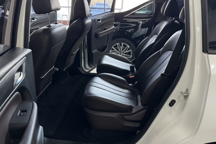 广汽传祺 传祺M6 2019款 270T DCT尊荣版（七座）国VI中控内饰7001