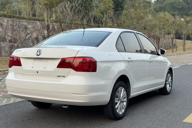 大众 捷达 2015款 1.6L 自动舒适型车身外观6003