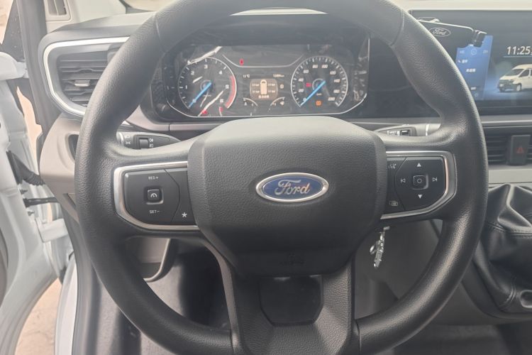 福特 全顺 2023款 2.0T柴油手动多功能商用车中轴低顶5/6座局部细节13