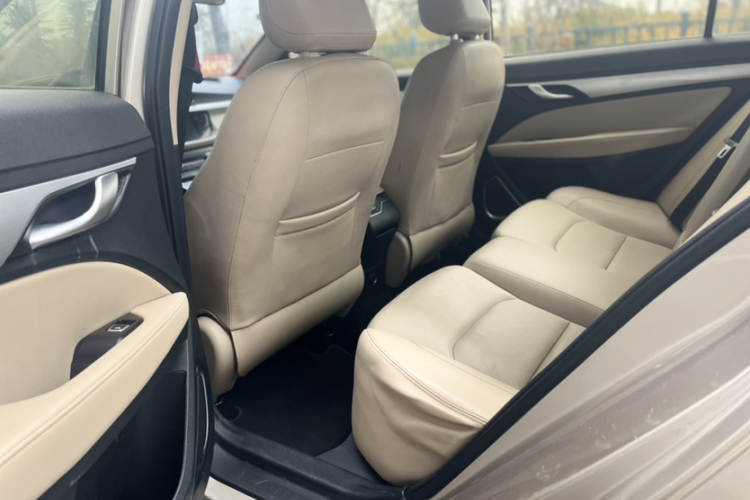 吉利汽车 帝豪 2018款 1.5L CVT豪华型中控内饰7001